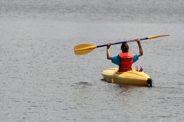 Checking correct hand placement on the kayak paddle 2 | kayaking info Checking the correct hand position on the paddle